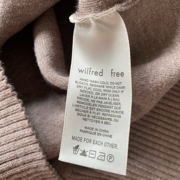 Wilfred Free Souvenir Sweater - Picture 10 of 13